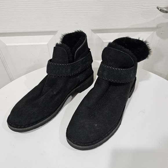 Ugg Mckay Ankle Boots - Picture 3 of 6